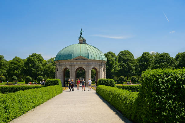 храм дианы, мюнхен - diana pavilion стоковые фото и изображения