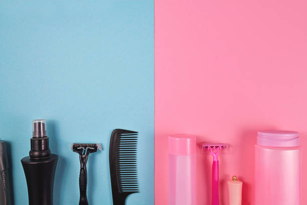 Gender tax and stereotypes concept for products marketed toward women to be more expensive than those marketed for men showing various pink and black personal care and hygiene products like shower gel or razors: Products marketed specifically toward women cost on average 7% more than products marketed toward men. This discrepancy applies to apparel, toys, and healthcare products. concepto de impuestos de género y estereotipos para que los productos comercializados hacia las mujeres sean más caros que los comercializados para hombres que muestran diversos productos de higiene y cuidado personal rosados y negros como gel de ducha o