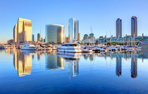 набережная сан-диего, калифорния - san diego bay san diego california skyline waterfront стоковые фото и изображения