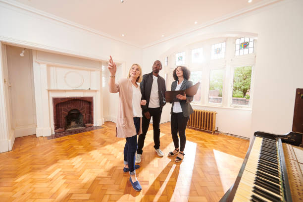 istock househunt couple 1206539962