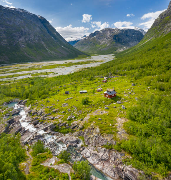 almhütten, sandurdelta, jostedalen nationalpark, norwegen - sogn og fjordane county stock-fotos und bilder