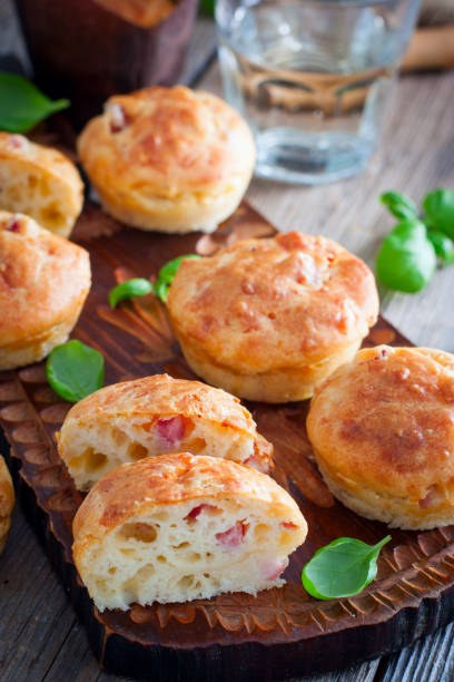 muffins with ham and cheese on a wooden board, selective focus - muffin cheese bakery breakfast imagens e fotografias de stock