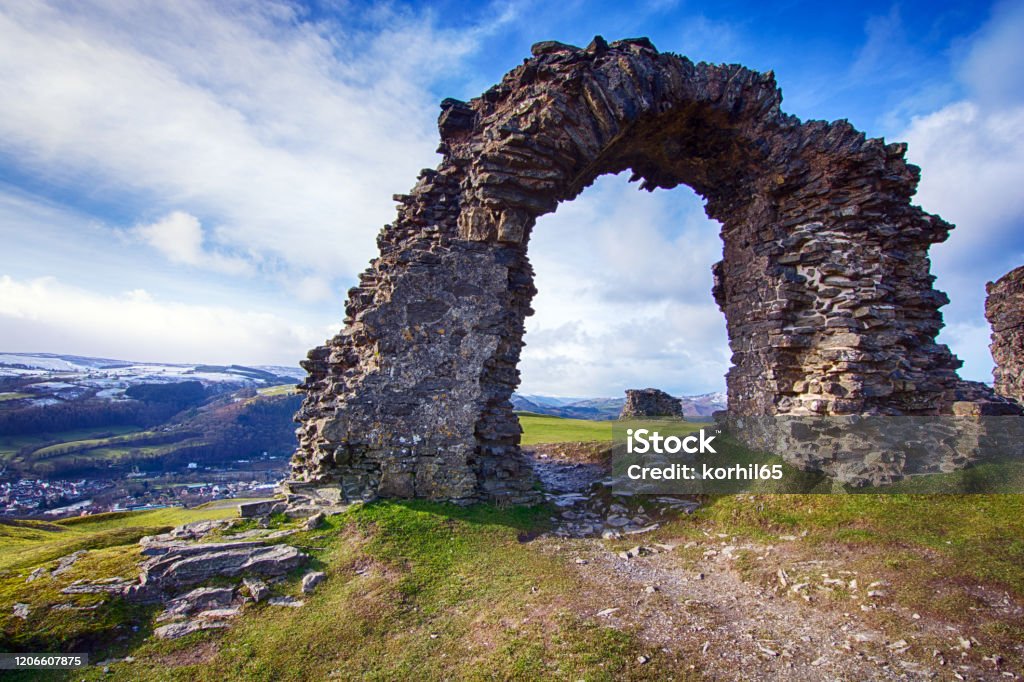 Welsh Crow Dynas Bran Welsh Castle At Llangollen Stock Photo - Download Image Now ...