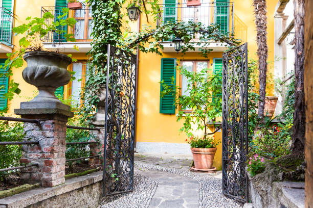 Court to an Italian house, Bellagio Facade of an Italian house courtyard photos stock pictures, royalty-free photos & images