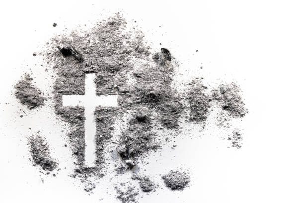 灰の水曜日の十字架、灰で作られた十字架の描画 ストックフォト