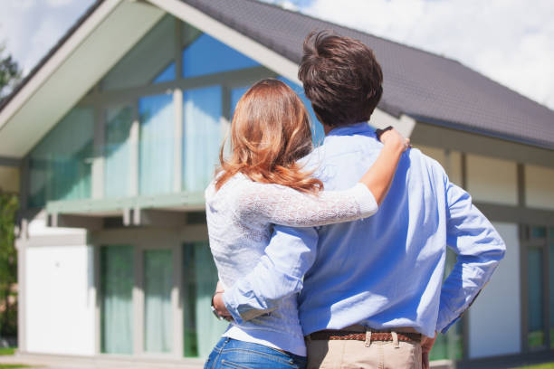 istock Couple and their new house 1206677051