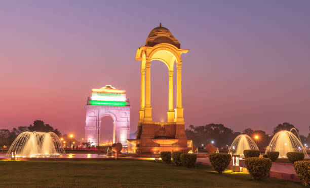 canopy y la puerta de la india en nueva delhi, india, vista nocturna - new delhi india night government fotografías e imágenes de stock