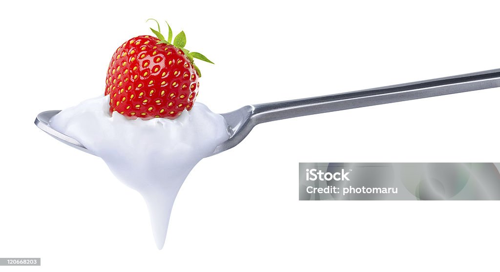 Cuchara de Yogur de fresa en la parte superior - Foto de stock de Alimento libre de derechos