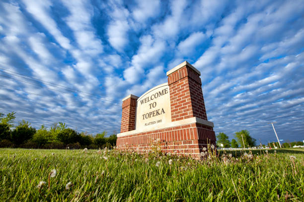 istock Welcome to Topeka Sign 1206705598