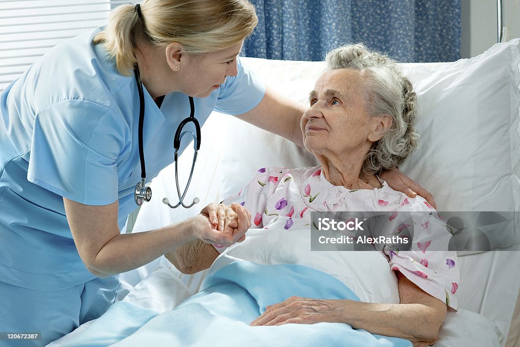 Atención - Foto de stock de Personal de enfermería libre de derechos