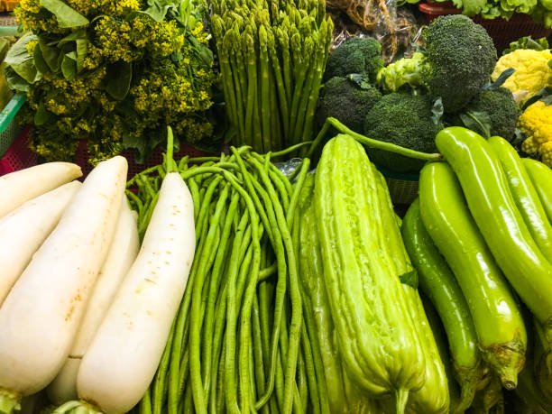 warzyw na rynku azjatyckim na rynku świeżym - radish vegetable farmers market gardening zdjęcia i obrazy z banku zdjęć