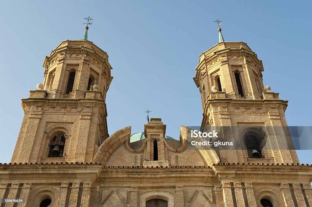 Iglesia católica - Foto de stock de Aguja - Chapitel libre de derechos