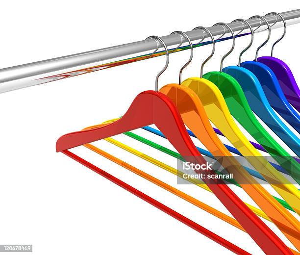 Arcobaleno Vestiti Su Grucce Rail - Fotografie stock e altre immagini di Gruccia appendiabiti - Gruccia appendiabiti, Guardaroba - Mobilio, Multicolore