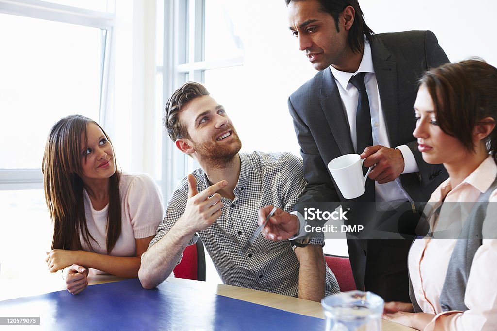 チームミーティング、ビジネスマン - 20代のロイヤリティフリーストックフォト