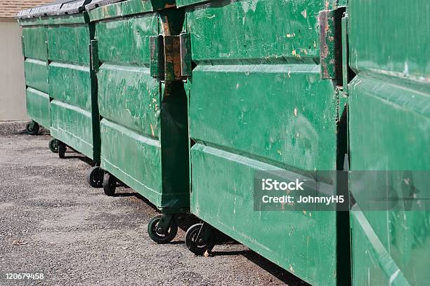 Spazzatura Dumpsters - Fotografie stock e altre immagini di Ambientazione esterna - Ambientazione esterna, Ambiente, Antigienico