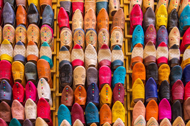 traditional moroccan footwear at the bazaar in morocco - craft market morocco shoe imagens e fotografias de stock