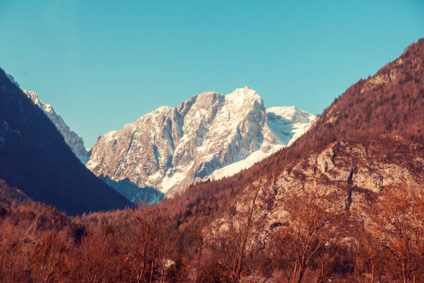 the snowy top of the mountain. triglav national park (triglavski narodni park), slovenia, europe - narodni park imagens e fotografias de stock