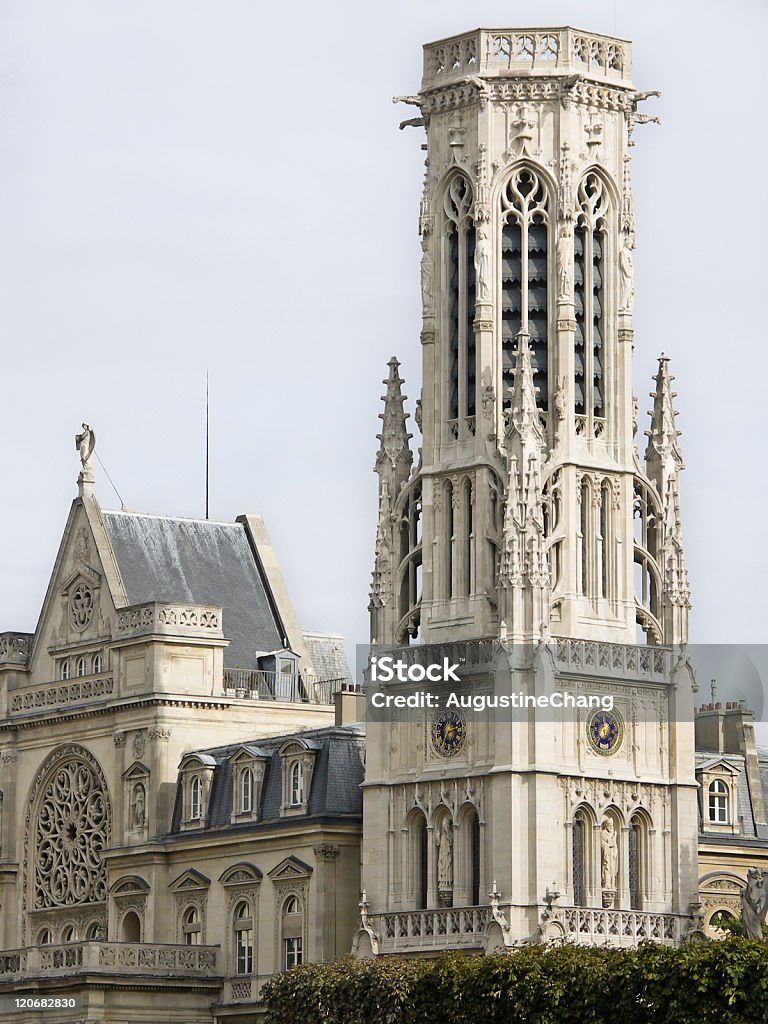 Часовая башня в Париже - Стоковые фото Балкон роялти-фри