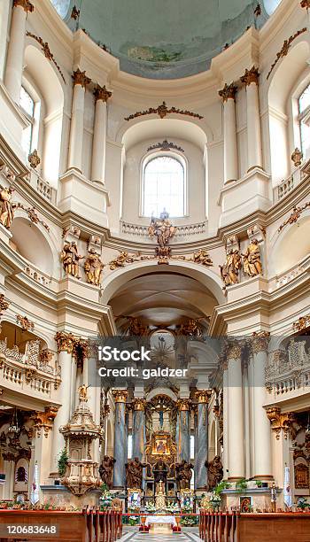 Interior Da Antiga Igreja - Fotografias de stock e mais imagens de Altar - Altar, Apóstolo, Arco - Caraterística arquitetural