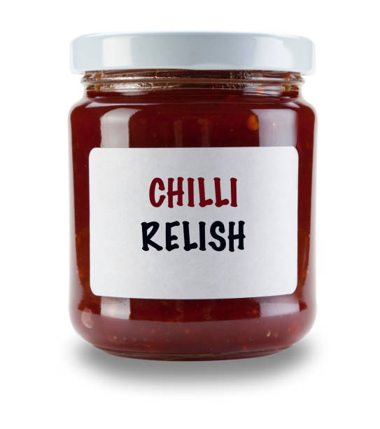 칠리 의 싱글 항아리 맛, 흰색 배경에 고립 칠리 즐리라고 흰색 라벨과 함께 - relish jar condiment lid 뉴스 사진 이미지