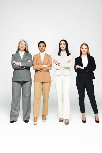 Cuatro Personas Encuadre De Cuerpo Entero - Banco de fotos e imágenes de stock - iStock Cuatro Personas Encuadre De Cuerpo Entero - Banco de fotos e imágenes de stock - iStock