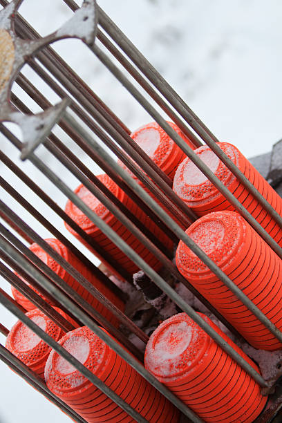 objetivo de poner en marcha de la máquina - skeet shooting shooting clay target shooting fotografías e imágenes de stock