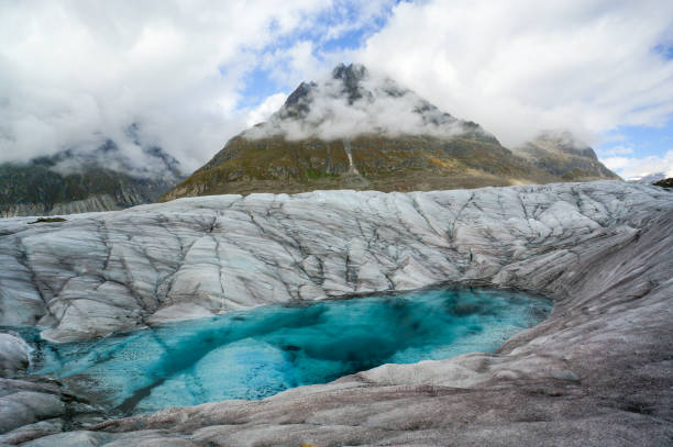 glaciar aletsch en los alpes de suiza - aletsch glacier fotografías e imágenes de stock