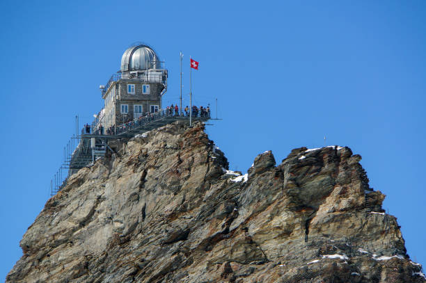 sphinx observatory at jungfraujoch - jungfraujoch imagens e fotografias de stock