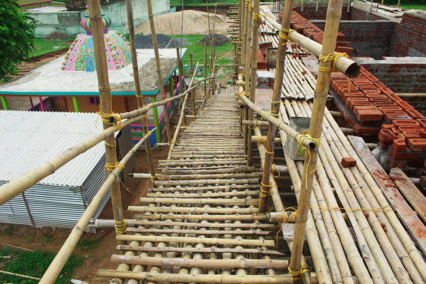 étapes en bambou pour la construction du travail de temple - house rural scene field residential structure photos et images de collection