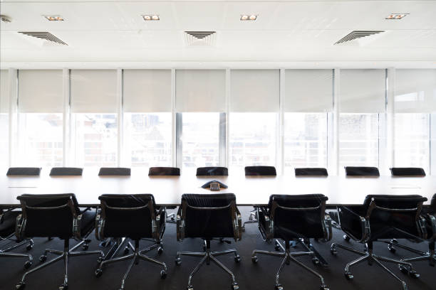 meeting boardroom in high class office - declaring bankrupcy imagens e fotografias de stock