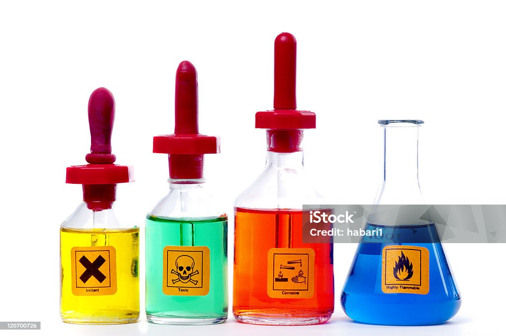 Etichetta colorata Quattro bottiglie di sostanze chimiche. - Foto stock royalty-free di Etichetta