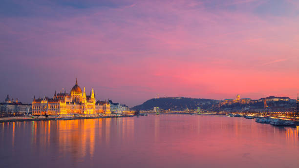 budapest, ungarn. - chain bridge budapest night bridge stock-fotos und bilder