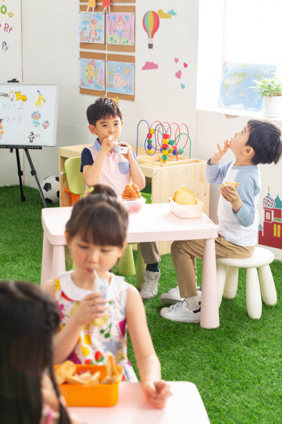 istock Kindergarten children eat 1207026006