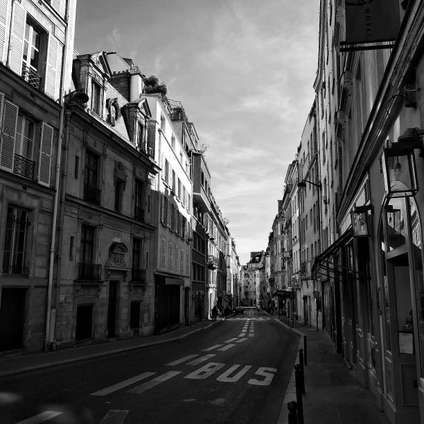 istock Parisian street 1207052601