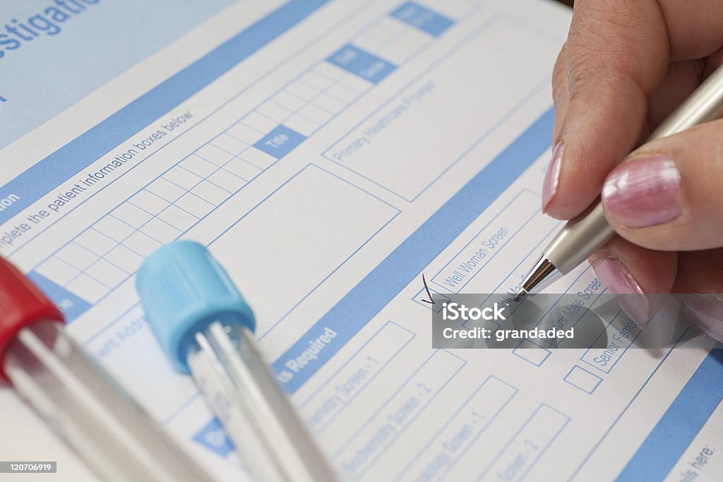 Femme médecin demande de Test sanguin - Photo de Adulte libre de droits