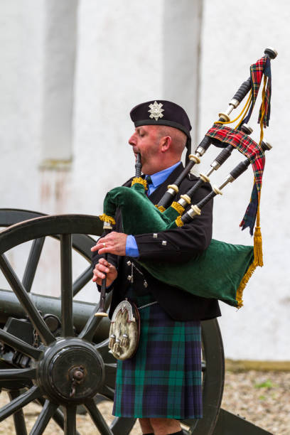 Bagpiper in the Highlands Pitlochry Scotland - September 12 2019: Stuart the piper performing outside of Blair Castle in the Scottish Highlands, Perthshire UK September 12, 2019 tartan army stock pictures, royalty-free photos & images