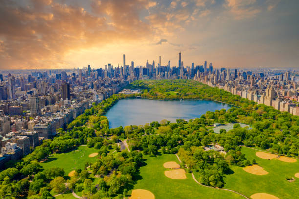 aerial view of manhattan new york looking south up central park - landscape city manhattan skyline imagens e fotografias de stock