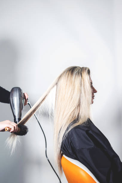 長いブロンドの髪 - frizzy human hair hairdresser hair dryer ストックフォトと画像