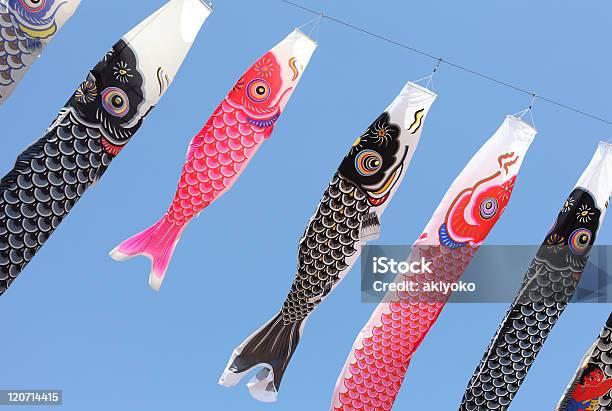 Giapponese Carp Kite - Fotografie stock e altre immagini di Ambientazione esterna - Ambientazione esterna, Aquilone, Arti e mestieri