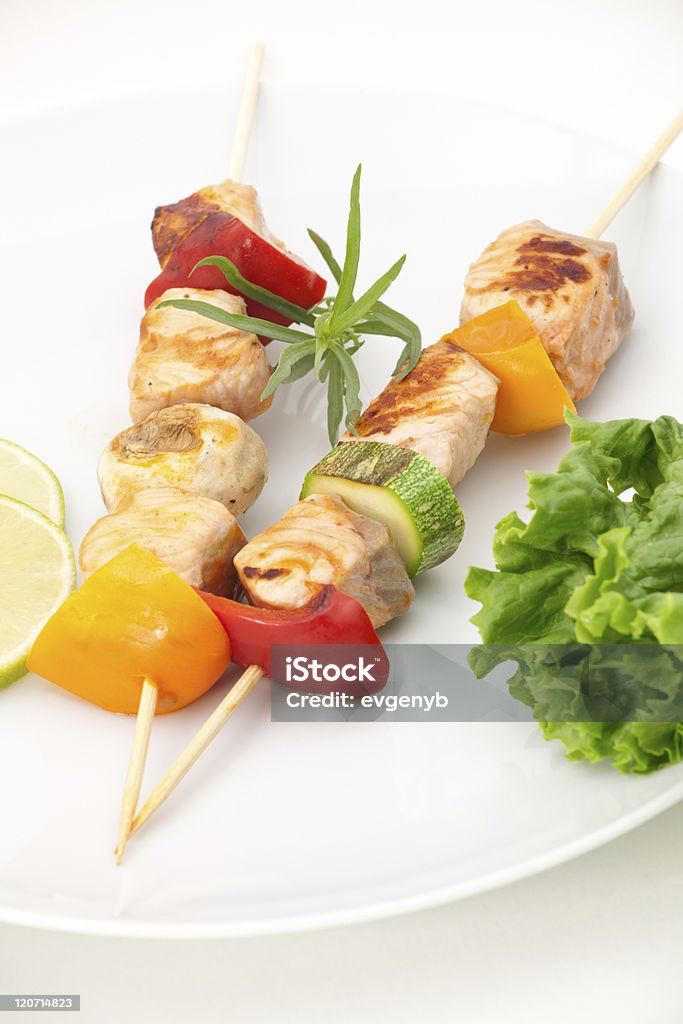 Espetinhos de legumes e salmão - Foto de stock de Abobrinha royalty-free