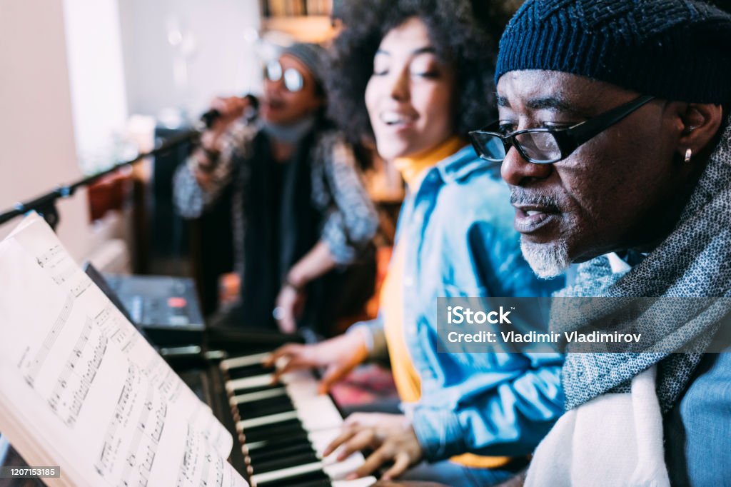 Mid Size Singer Female Singer Performing With A Group In Studio Stock Photo - Download ...