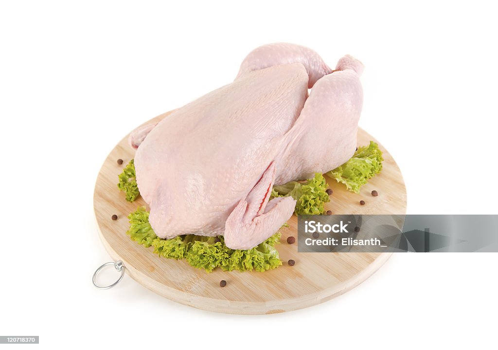 Свежий сырой курица на Деревянная доска - Стоковые фото Мясо курицы роялти-фри