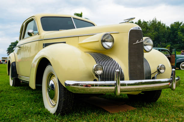 vintage lasalle automobile - cadillac la salle fotografías e imágenes de stock