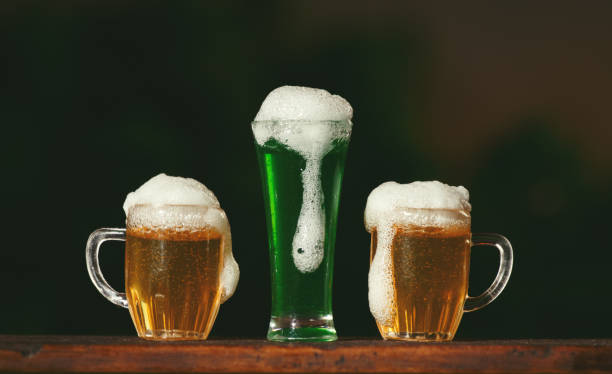 pints of amber & green ale - amber beer imagens e fotografias de stock