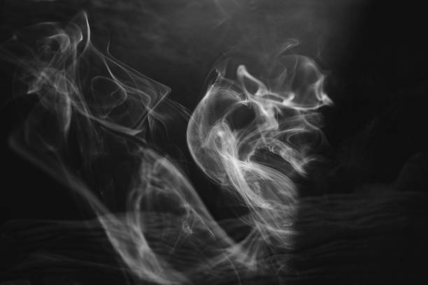 위스키 바페 스모크 클로즈업 - wispy smoke steam swirl 뉴스 사진 이미지