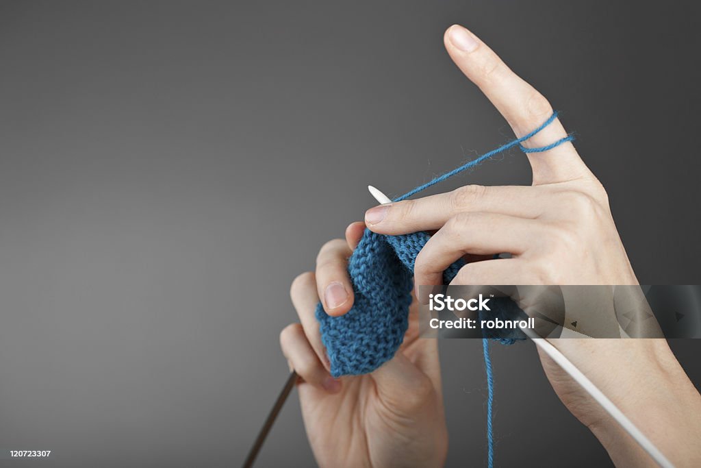 Hände einer jungen Frau Stricken - Lizenzfrei Bastelarbeit Stock-Foto