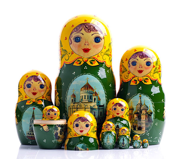 anidado muñecas rusas matryoshka - russian nesting doll nested russian culture toy fotografías e imágenes de stock