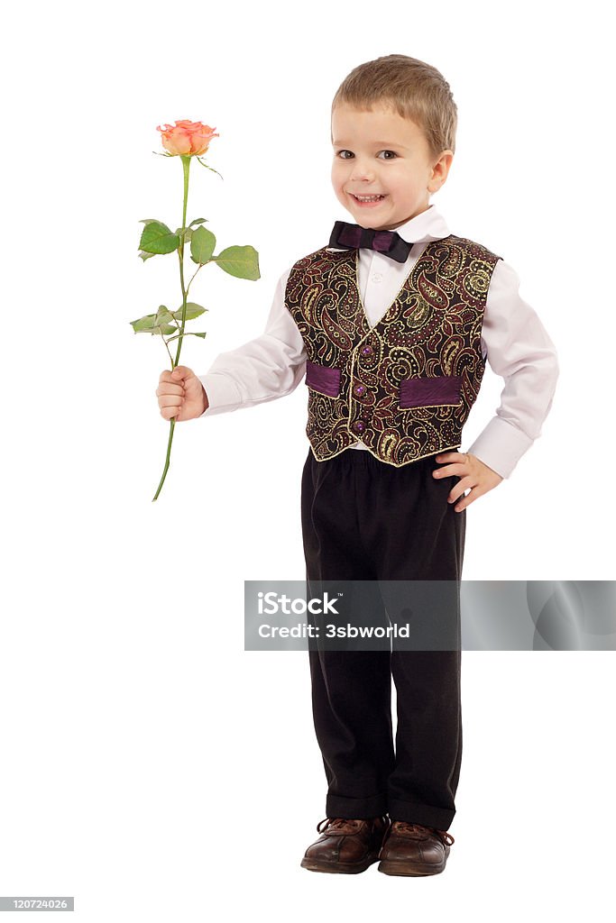 Sonriendo little boy da una rosa - Foto de stock de Acontecimiento libre de derechos