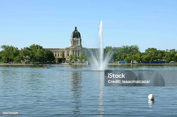 Photo libre de droit de Gobernment Bâtiment Et Fountainregina banque d'images et plus d'images libres de droit de Regina - Regina, Saskatchewan, Amérique du Nord