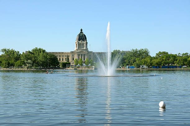 istock Gobernment building and a fountain.Regina 120724509